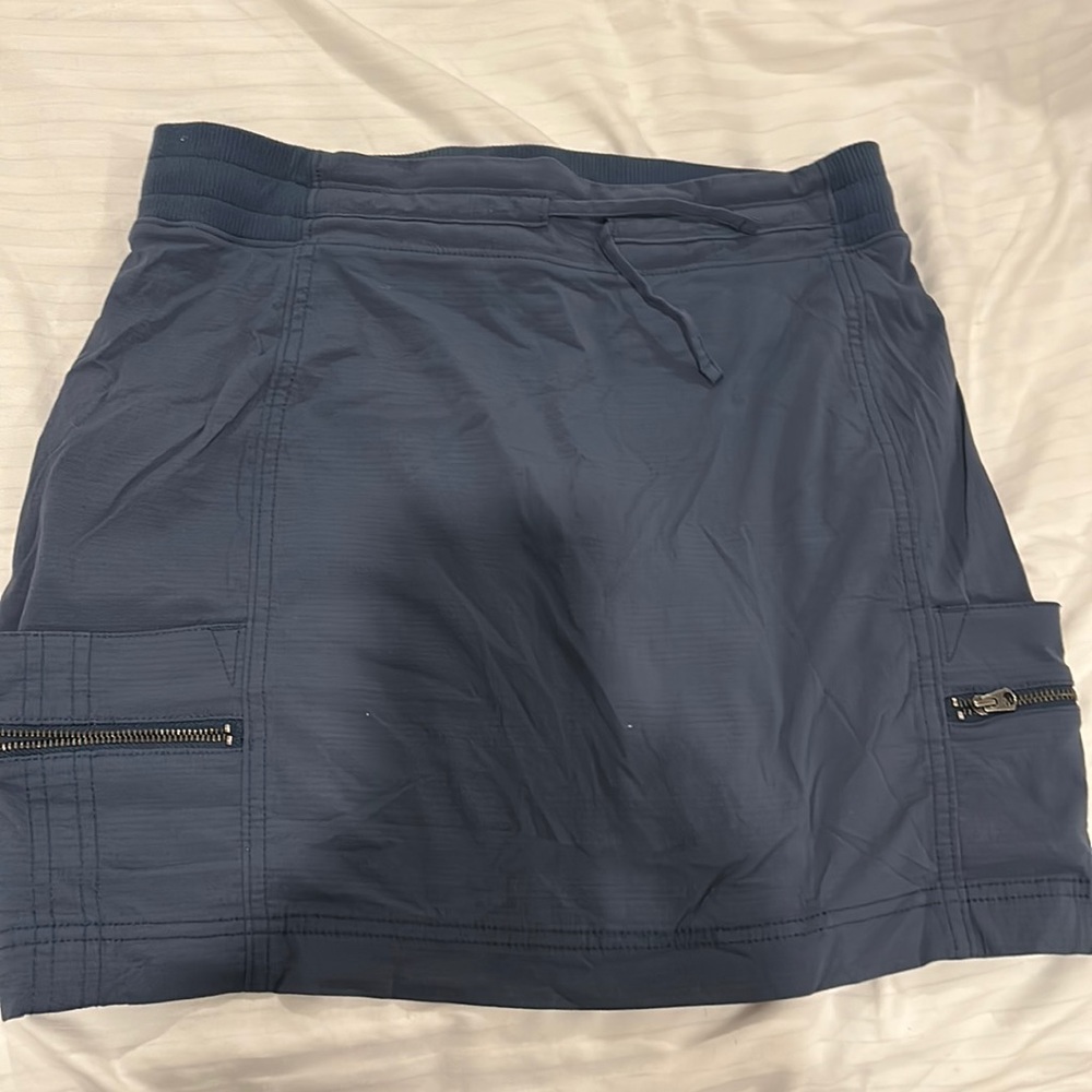 Blue athleta Trekkie skort built in nylon mesh shorts